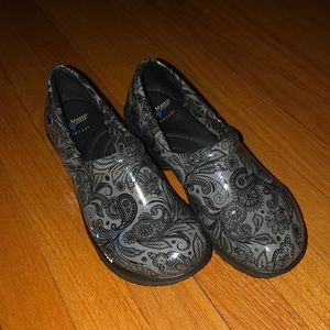 Nurse Mates Pillowtop clogs - only worn once!